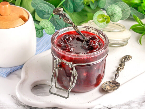 Удобное варенье из вишни: готовим по новому методу