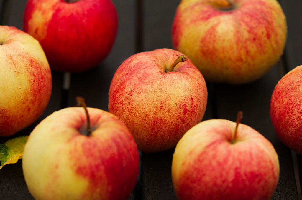 Яблочные угощения: 5 восхитительных рецептов для осеннего стола