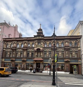 Восточный акцент на Мясницкой: витрины, редкости и «золотые» конфеты в магазине Чай?Кофе