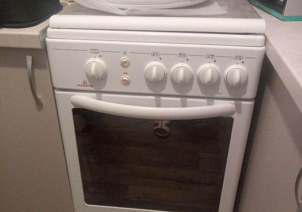 Как легко и безопасно вернуть духовке первозданный вид с помощью двух простых продуктов