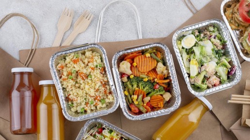 Проблемы с доставкой еды в Петербурге: клиенты ждут свои заказы