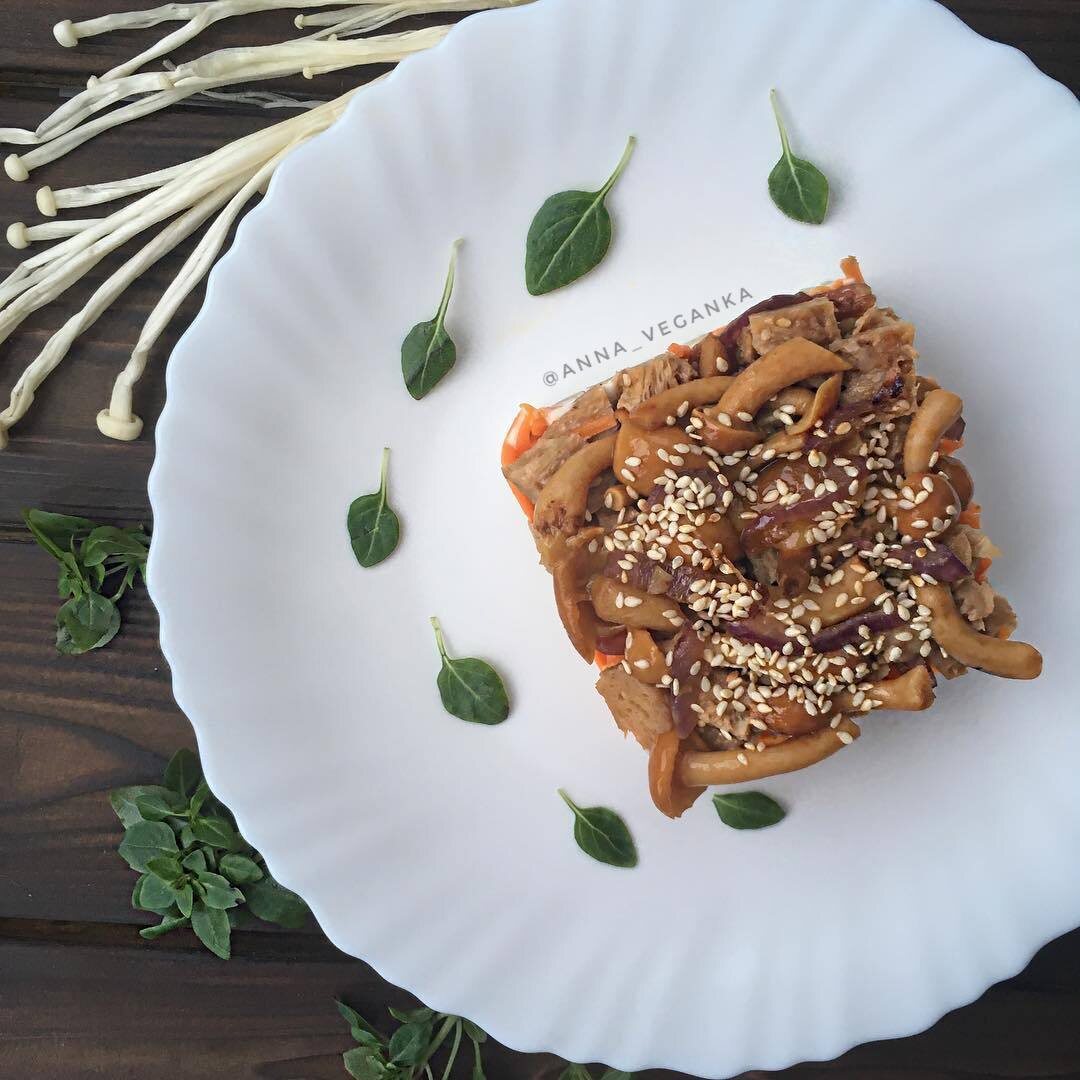 Салат «Грибная поляна»: веганский деликатес для праздничного стола