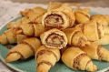 Необычные рогалики с орехами и корицей: рецепт для сладкоежек