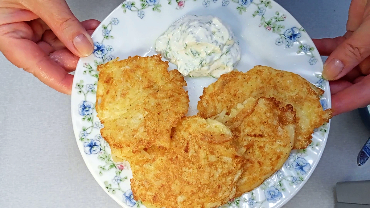 Простые драники без муки: секреты хрустящей корочки и вкусный соус