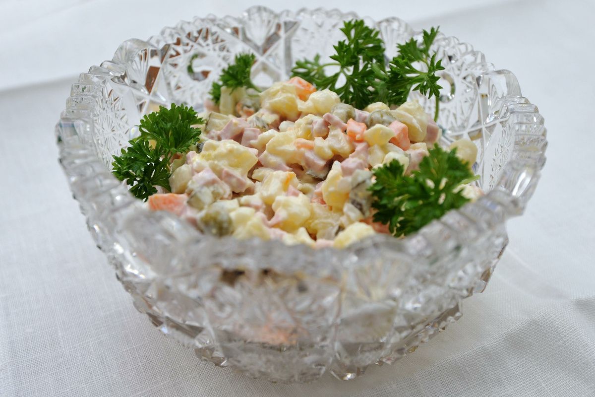 Салат «Оливье»: от аристократического деликатеса до советского символа