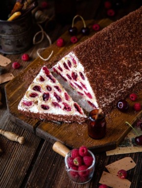 Торт "Монастырская Изба" с вишней