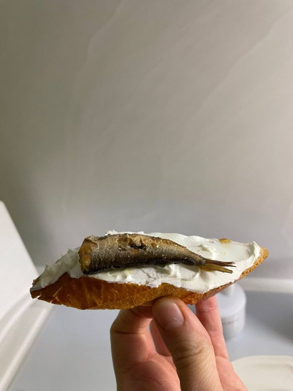 Неожиданные шпроты на ужин: простое блюдо с изюминкой