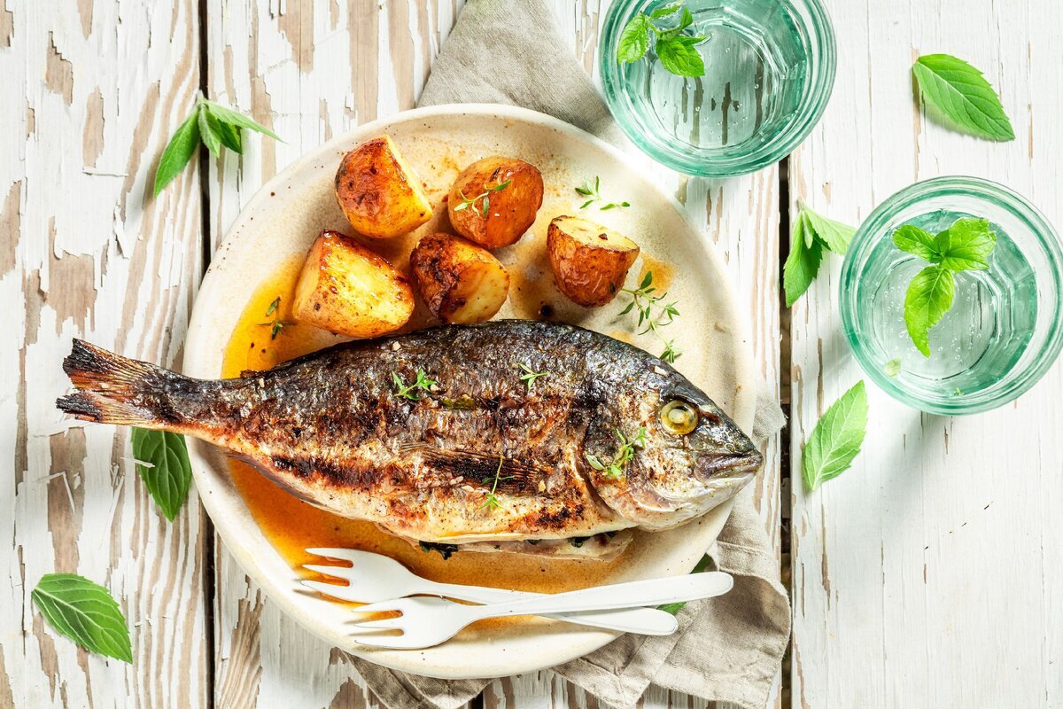 Запеченная рыба с овощами: идеальный диетический ужин