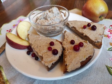 Паштет с луком и яблоком: вкусное угощение из подручных ингредиентов