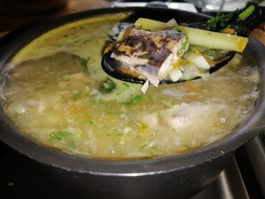 Как удивить всех, добавив сыр в суп из рыбных консервов