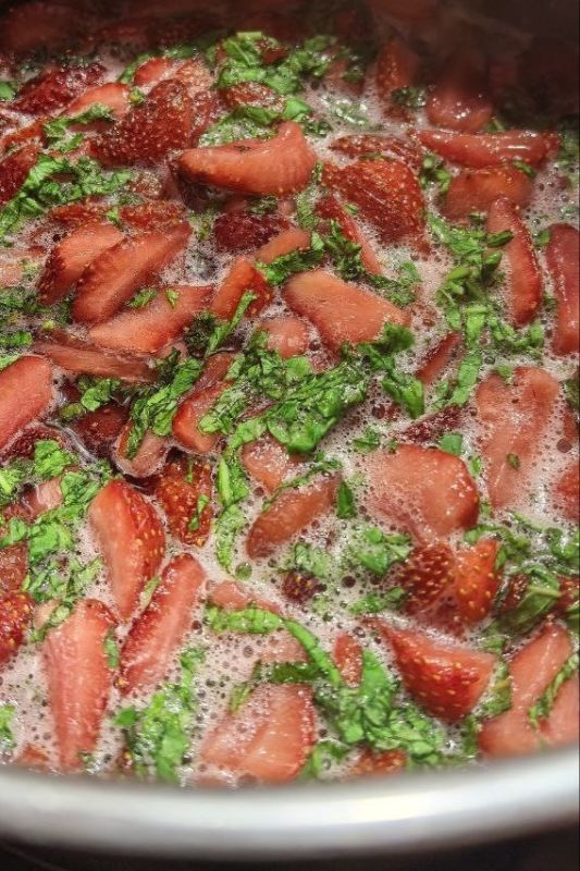 Клубничное варенье «Свежесть»: удивительные оттенки лета в каждой банке