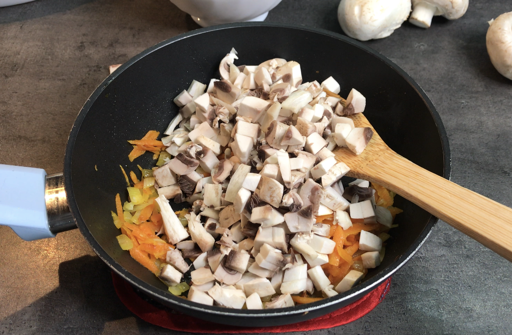 Грибной салат, который покорит ваших гостей