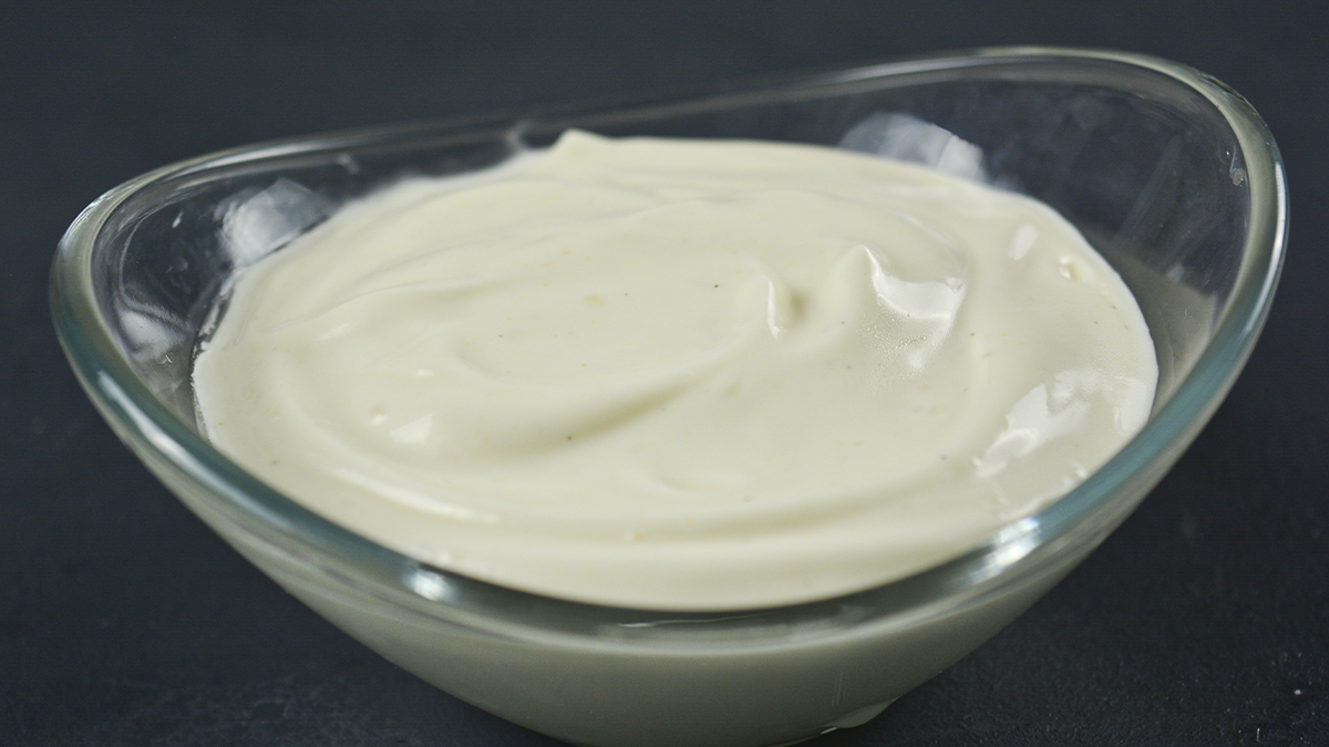 Как приготовить идеальный домашний майонез всего за 2 минуты