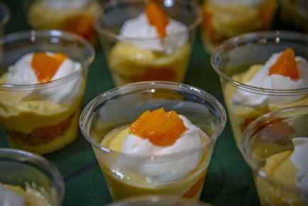 Нежный персиковый мусс: идеальный десерт для теплых вечеров