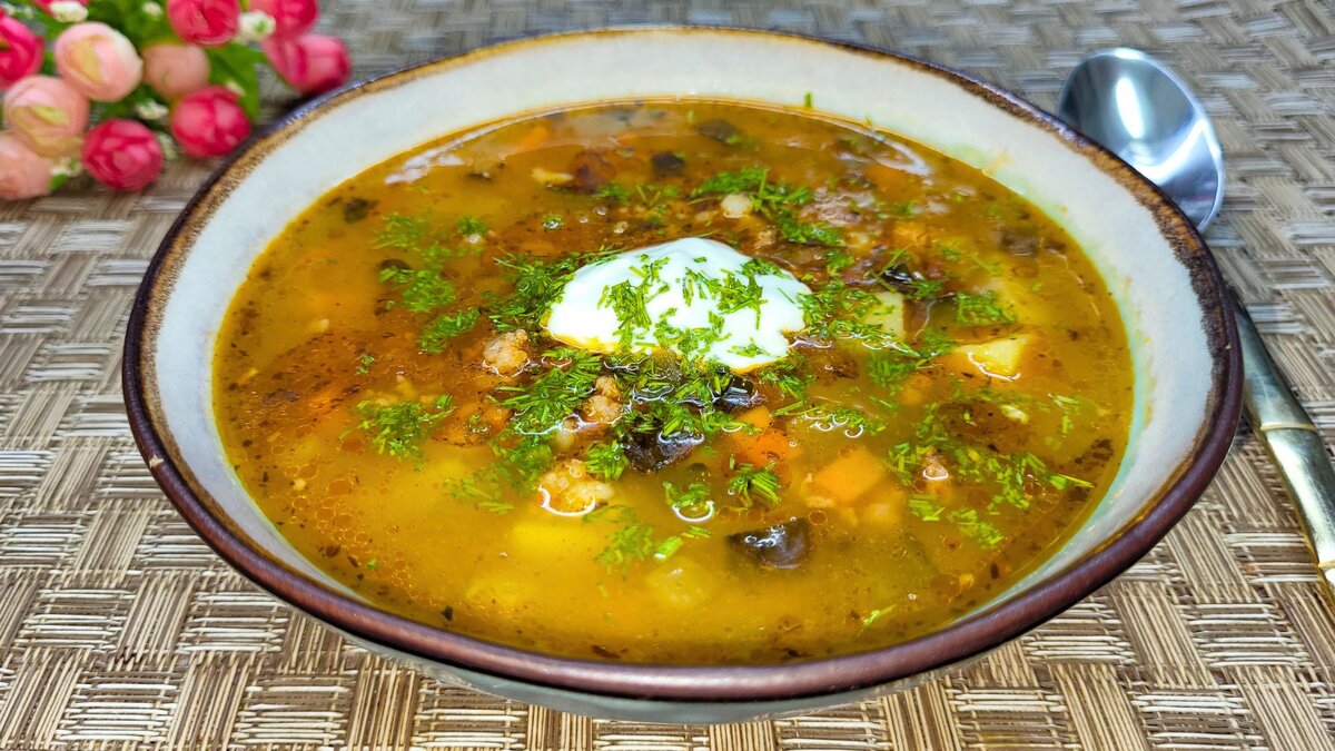 Идеальный суп для всей семьи: готовьте с перловкой трижды в неделю!