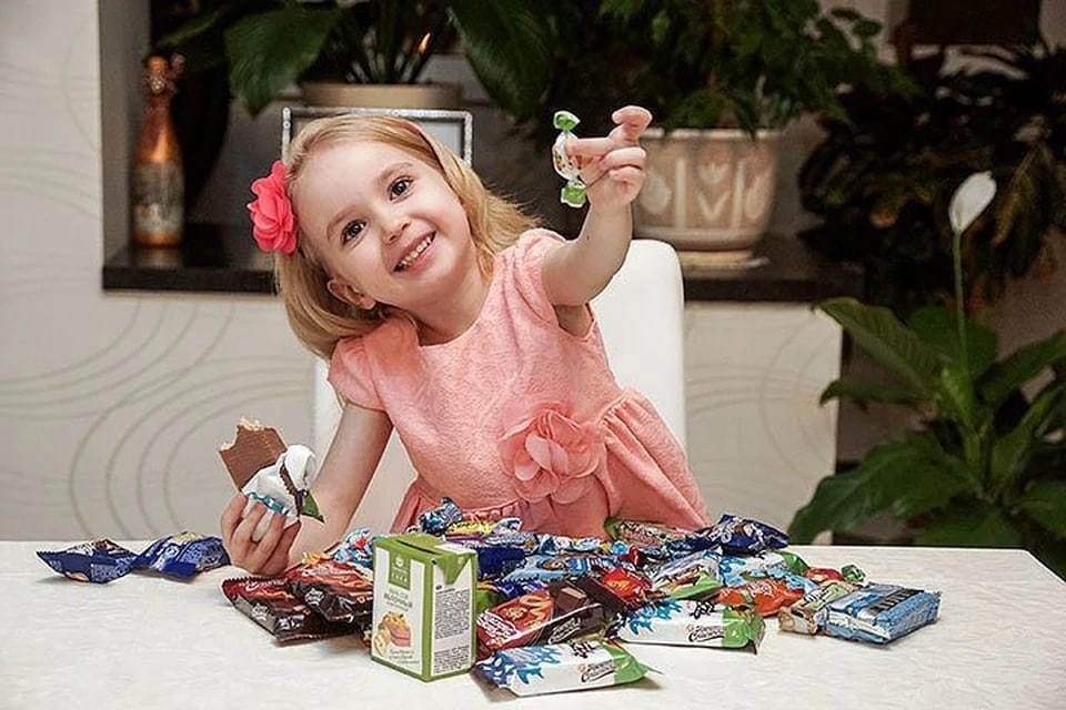 Почему полный запрет сладостей вреден для детей?