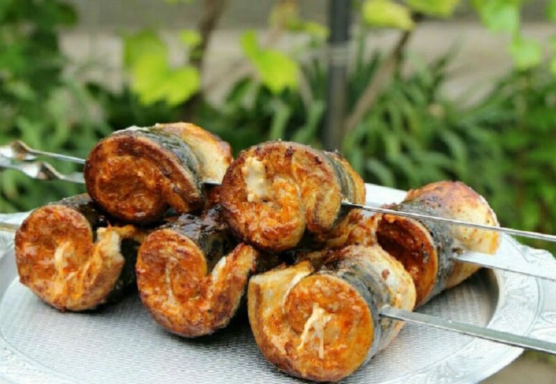 Рулетики из скумбрии на углях: удивительное сочетание вкуса и аромата