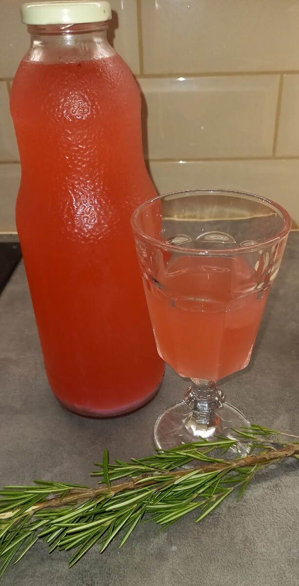 Клюквенно-размариновый напиток