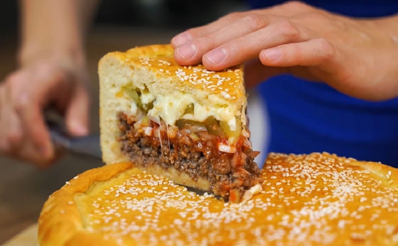 Мясной пирог на слоёном тесте: быстрый и вкусный ужин для всей семьи