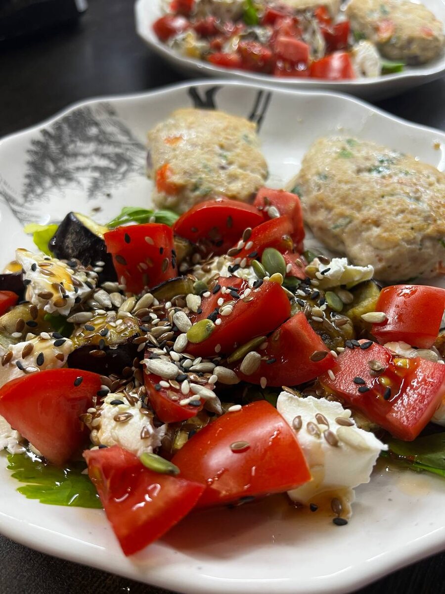 Салат с жареными баклажанами и сладким чили