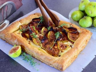 Вкусный тарт с инжиром, сыром и беконом для любого стола