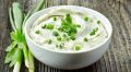 Вкусный творожный дип с зеленым луком