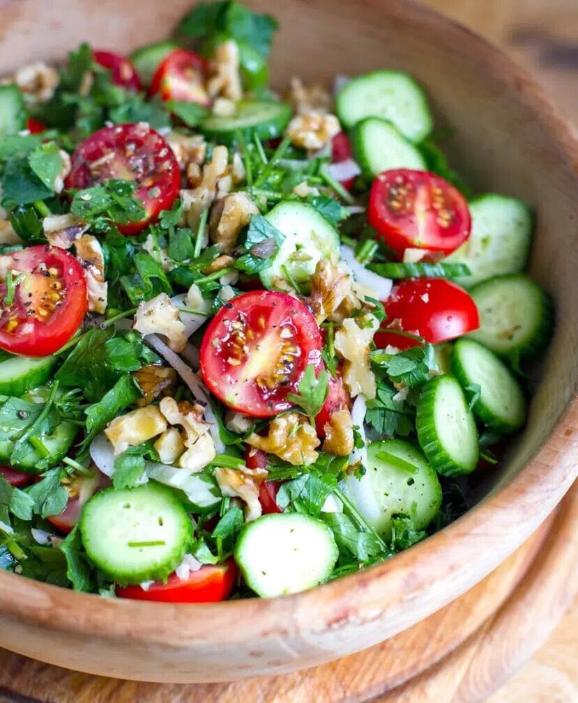 Вкусный салат с орехами