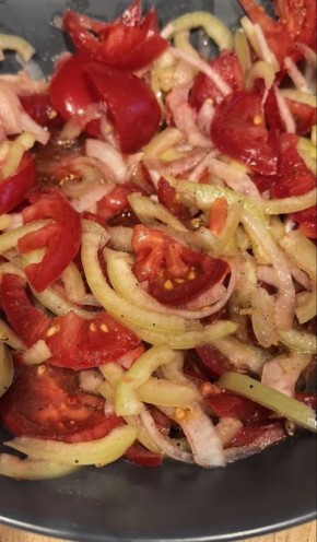 Как вкус лета и бабушкины рецепты оживают в простом салате