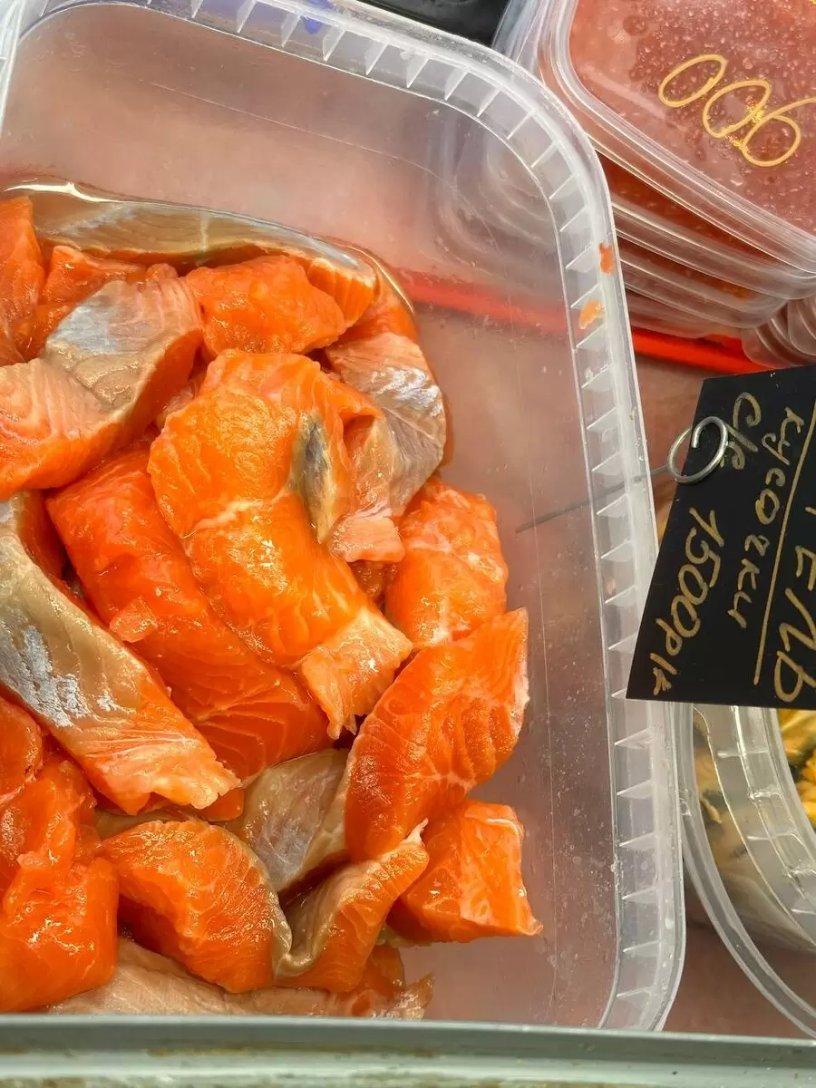 Лёгкая нотка солёности на удобной тарелке: обзор слабосоленой форели в порционных кусках