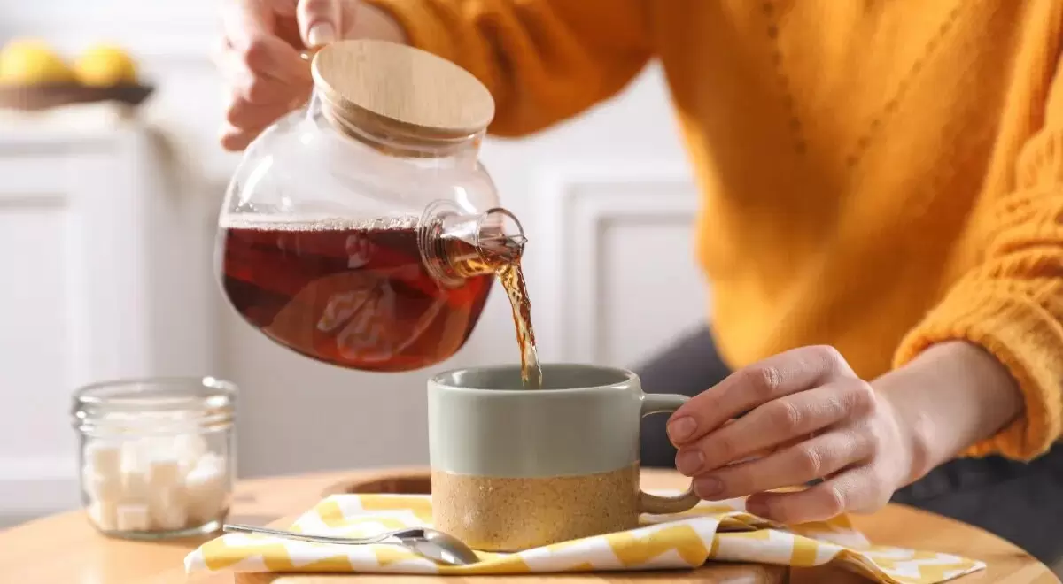 Обновленный подход к чаю: как «русский» напиток помогает очищать печень