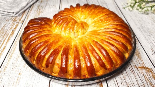 Как испечь сладкий пирог "Улитка" с вареной сгущенкой