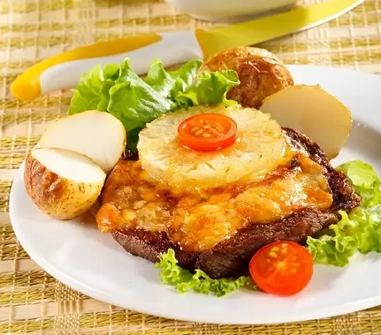 Свинина по-гавайски: горячее блюдо, от которого сложно устоять