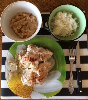 Нежная курица на гриле с изысканным яблочно-грушевым соусом