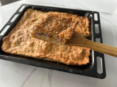 Невероятно быстрый пирог с ветчиной, сыром и зеленью для идеального завтрака