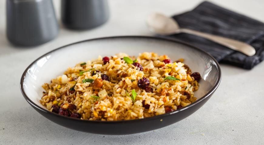 Удивительный салат из риса с фруктами и кардамоном