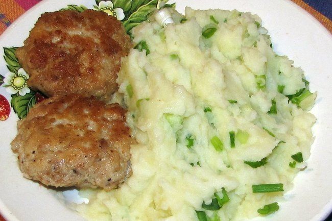 Котлеты с картошкой: быстрый и вкусный ужин в одной кастрюле