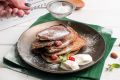 Погружение во вкус: оладьи «Черный лес» с шоколадом и вишней