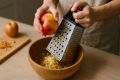 Яблочные оладьи, как в детстве: легко и вкусно
