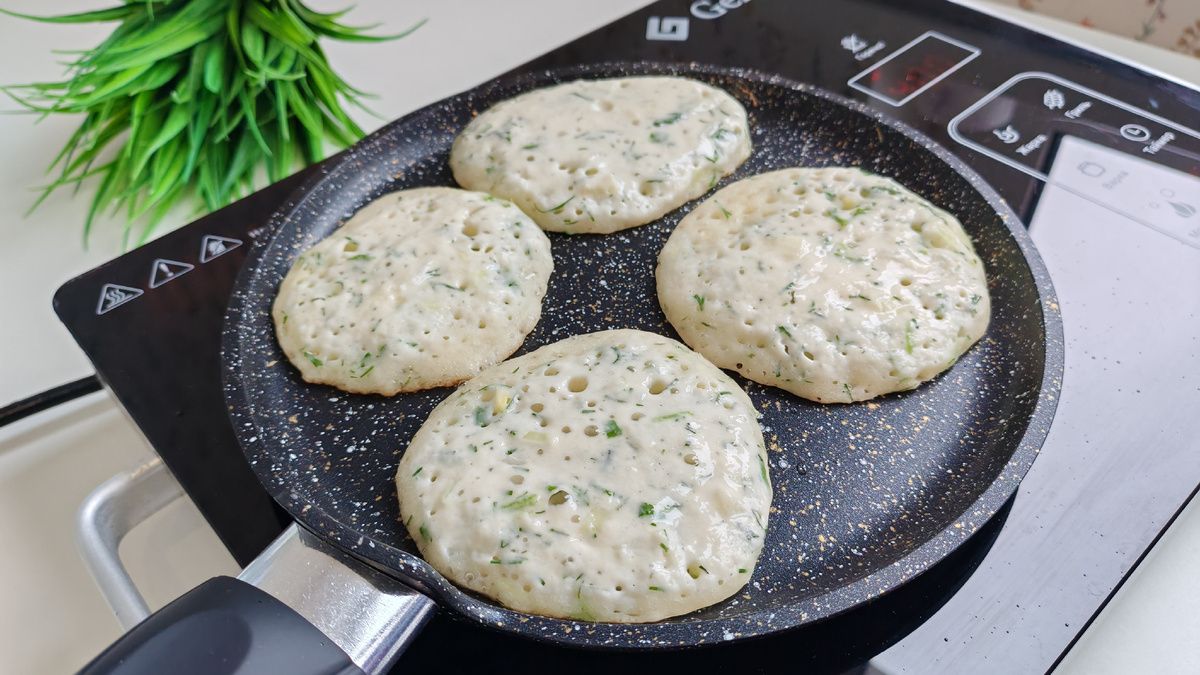 Непревзойденные постные блинчики с луком и зеленью